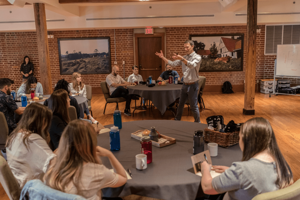 Leading vs. Managing: 4 Ways Leaders Set Themselves Apart