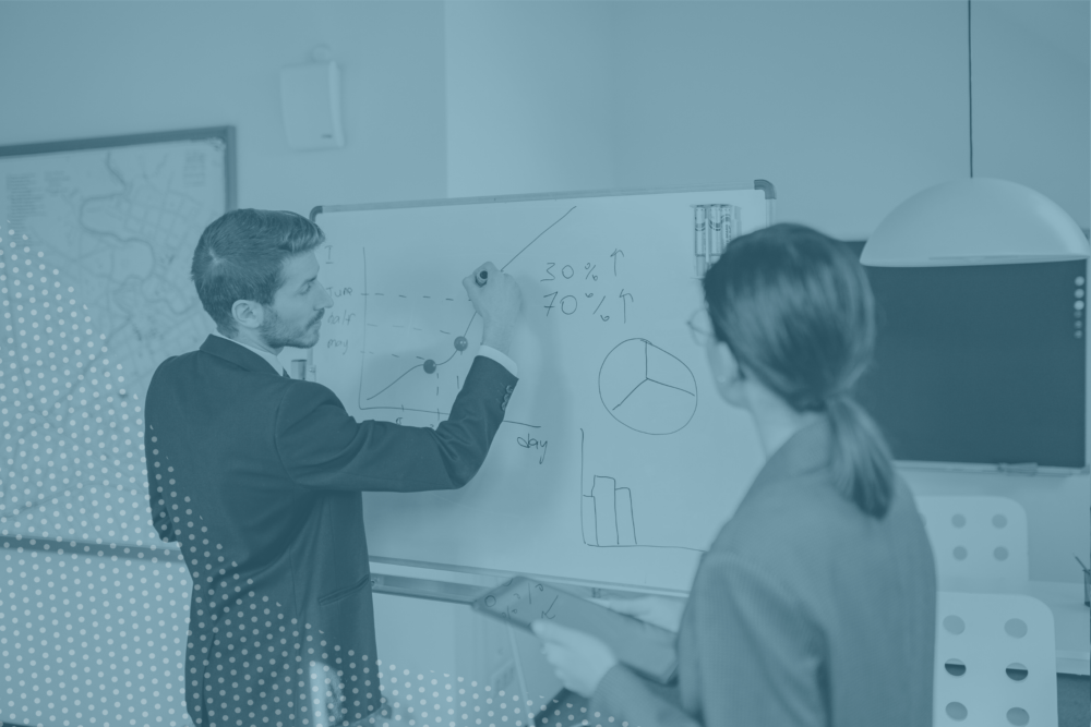 Leading vs. Managing: 4 Ways Leaders Set Themselves Apart