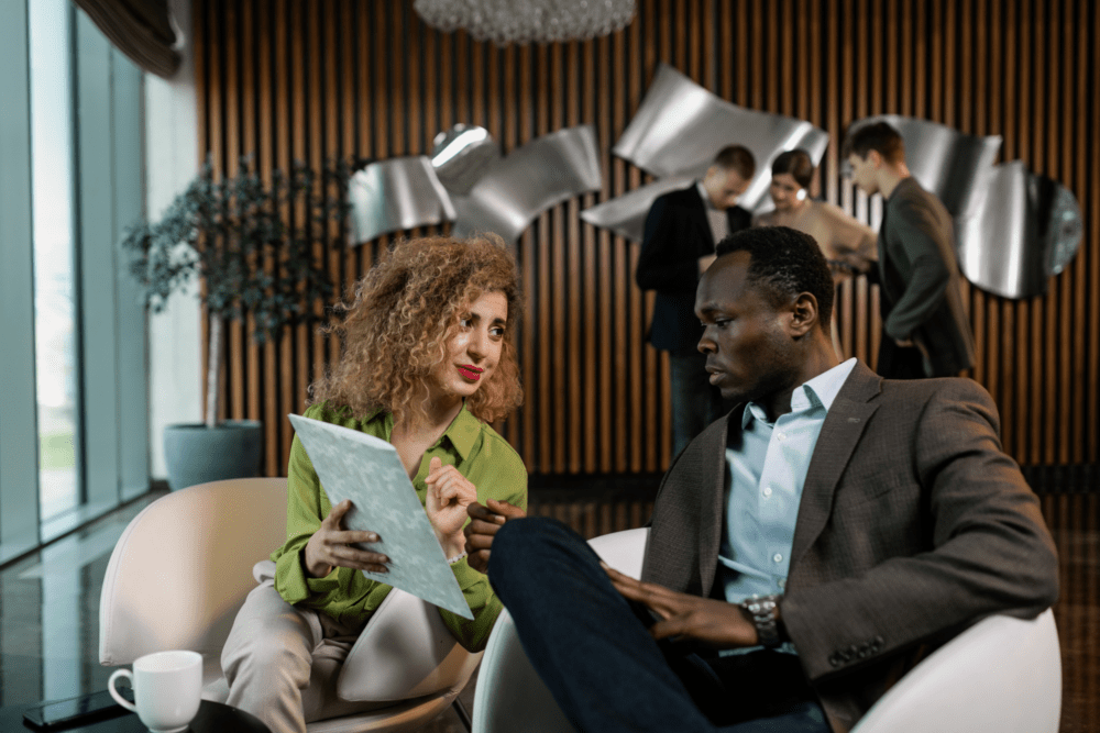 Leading vs. Managing: 4 Ways Leaders Set Themselves Apart